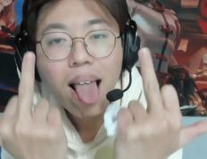 王者荣耀主播嘲讽uzi没冠军，并表(biǎo)示一诺如(rú)果(guǒ)打LOL，随便碾压faker