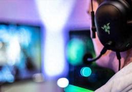 千亿市场争夺战！王(wáng)者荣耀守中国，LOL手游攻全球，市场優(yōu)势分析