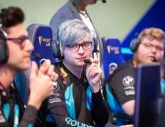 前LOL人气选手下海，變(biàn)身福利姬收費(fèi)明码标价，开發(fā)全新致富路？