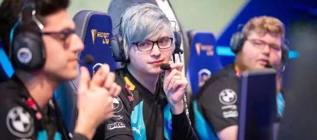 前LOL人气选手下海，變(biàn)身福利姬收費(fèi)明码标价，开發(fā)全新致富路？