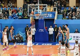 CBA首轮开赛，四川男篮“全华班”出战不敌广州隊(duì)