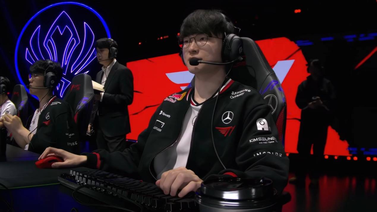 Faker絕(jué)境爆发,T1開(kāi)启愤怒形态!CFO逆转打团灭,比赛拖入決(jué)胜局