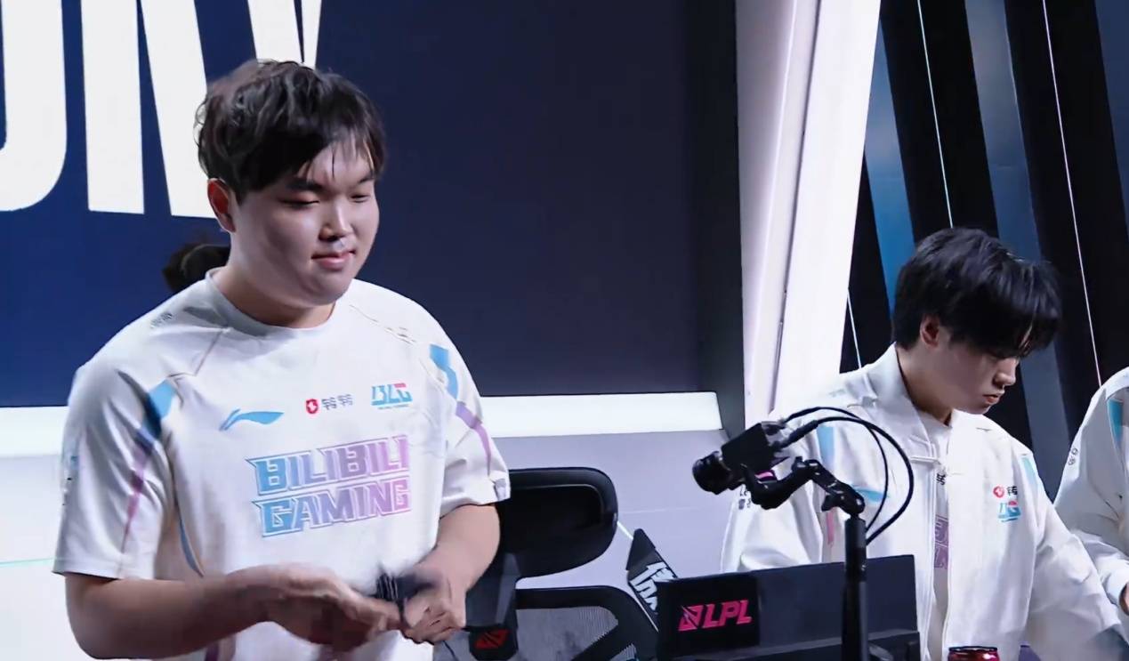 LPL积分形(xíng)势一览：BLG排名第一，IG最大敌人诞生，AL保底冒泡赛