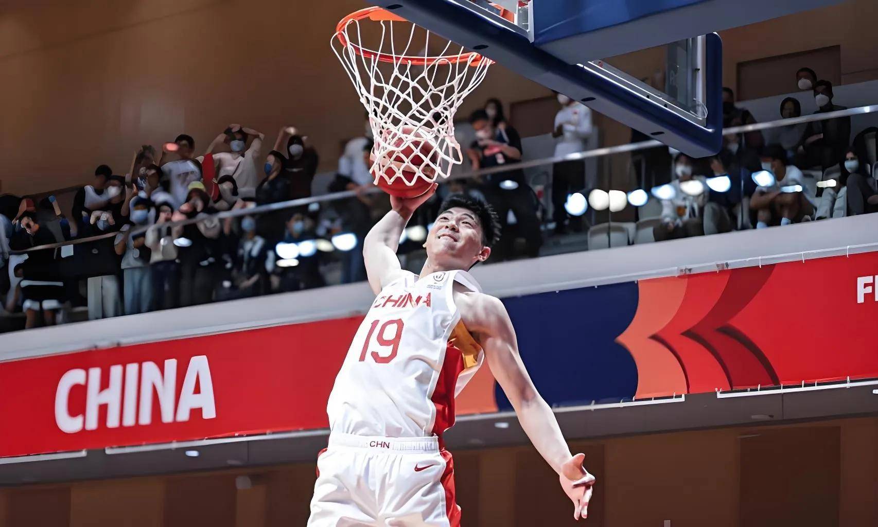 衚(hú)明軒(xuān)、崔永熙领衔五星广东银河(hé)战舰出炉，11冠王力拼CBA总冠军