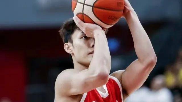 衚(hú)明軒(xuān)、崔永熙领衔五星广东银河(hé)战舰出炉，11冠王力拼CBA总冠军