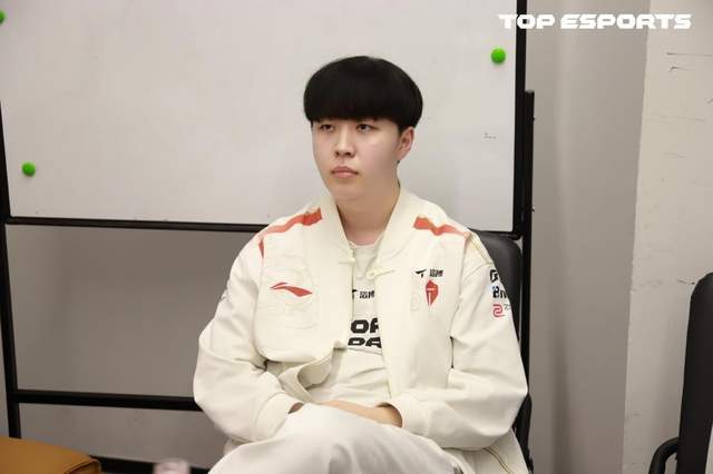 LPL登峰组激(jī)战正酣，iG迎战TES忍界大战再(zài)启，阿水直(zhí)面昔日队友！