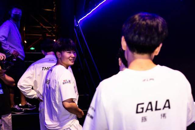 LPL登峰组激(jī)战正酣，iG迎战TES忍界大战再(zài)启，阿水直(zhí)面昔日队友！