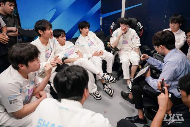 LPL登峰组激(jī)战正酣，iG迎战TES忍界大战再(zài)启，阿水直(zhí)面昔日队友！