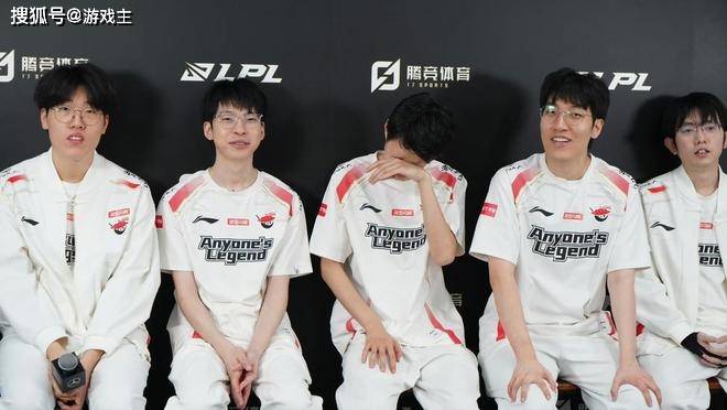 英雄联盟S15世界赛晋级分析，十二支确定名额，只有LPL打冒(mào)泡赛