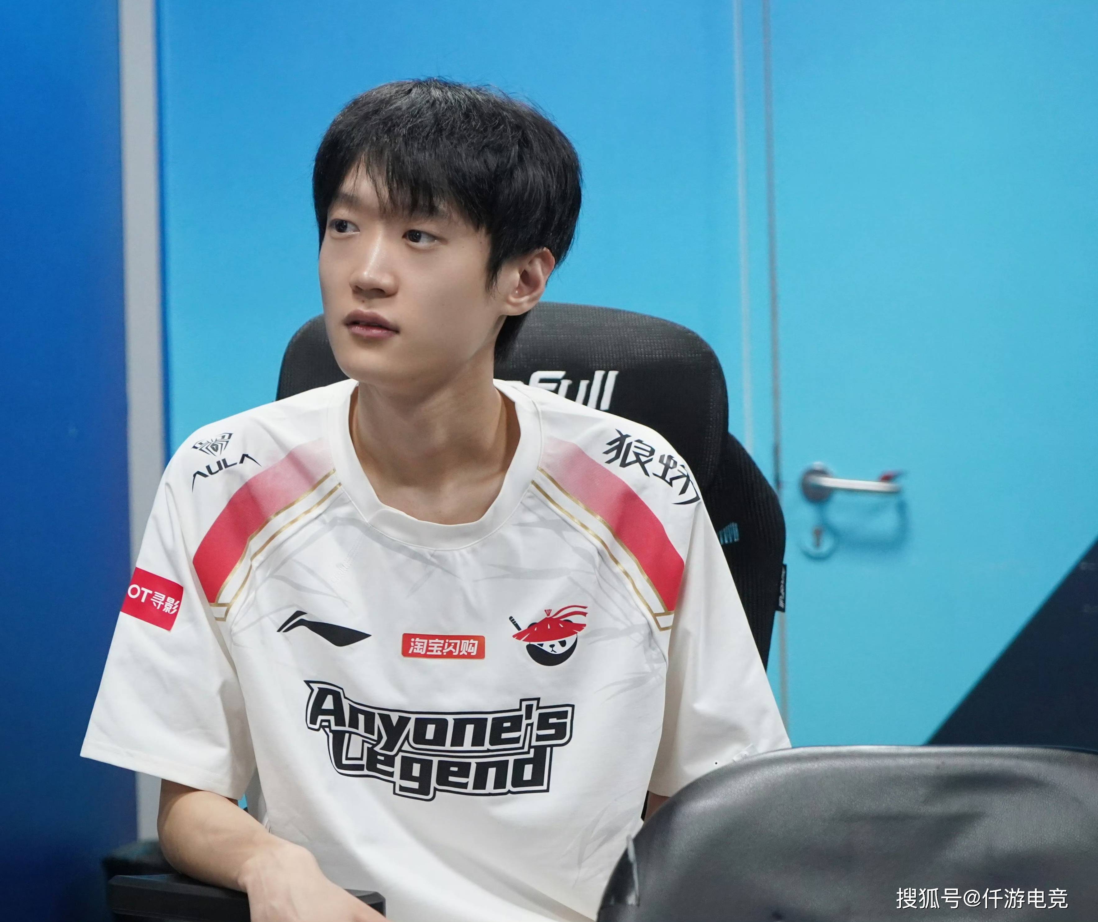 BLG-Jiejie？LOL主播：这不(bù)可能！官方回应Shadow就是意(yì)大利籍！