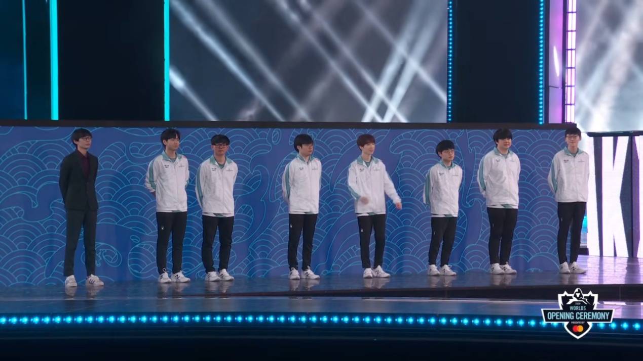 LOL外网热议,S15在中国举办,Faker受(shòu)魔咒困扰,GEN拿到奪(duó)冠剧本