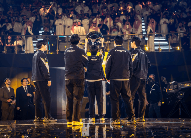 Chovy接班LOL第一人!连夺两座国际赛冠军,加冕世界第一中单