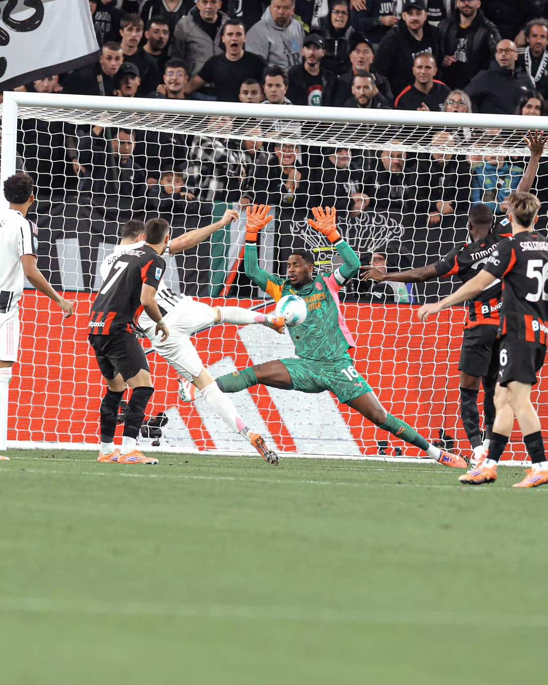 罗马+那不勒斯均上演逆(nì)转好戏，两队同分，排(pái)名包揽前二