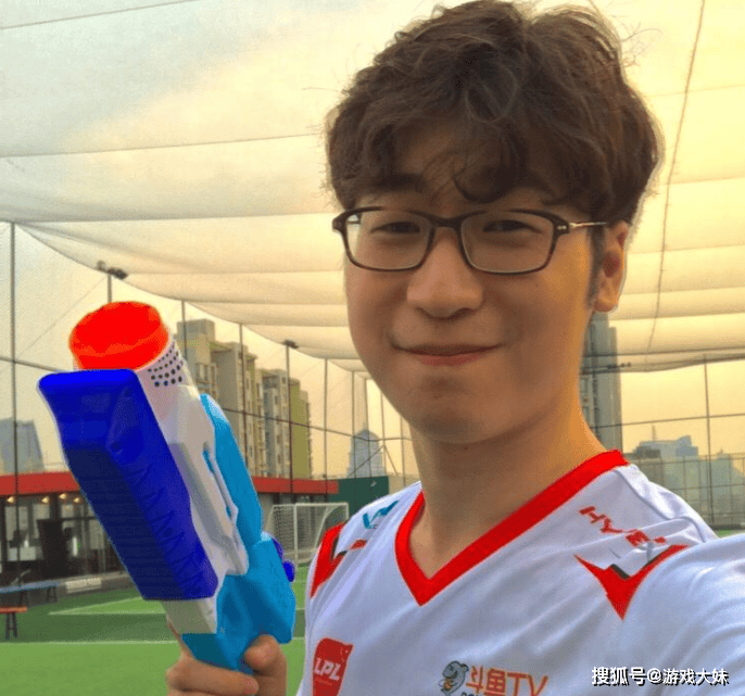 LPL终于涨工资了,王多多曝光如今解說(shuō)工资,管泽元收入最高