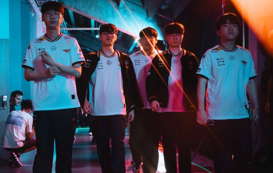 Faker认爲(wèi)T1四(sì)名队友是最强的(de)LOL选手