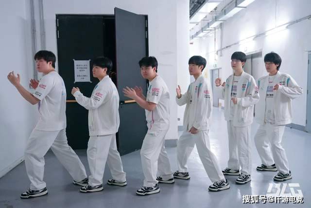 LOL：BLG被曝不是全华班，只因(yīn)打野Shadow護(hù)照是意大利(lì)！