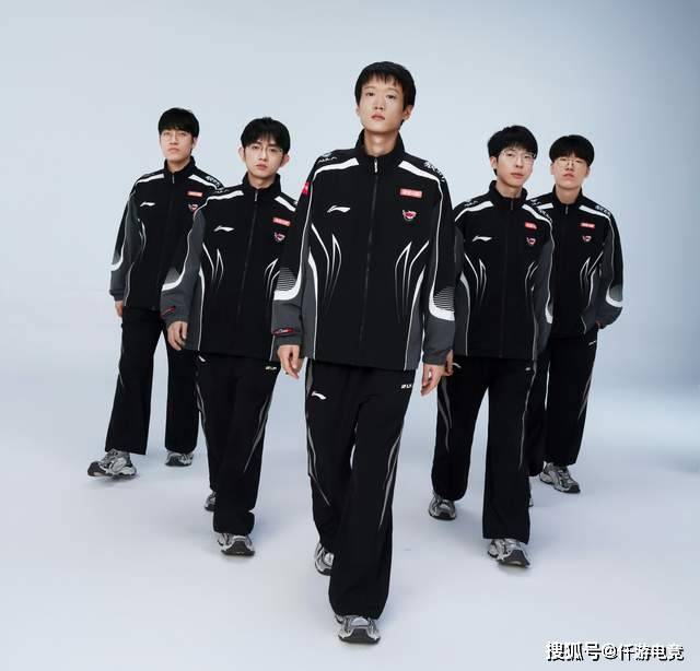 LOL官方更新战力排(pái)行榜,第一毫不意外,IG赫然在列!