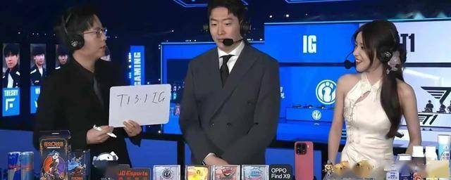 S15赛事解说Rita新(xīn)中式造型出圈 网友(yǒu)直呼塔子姐好美