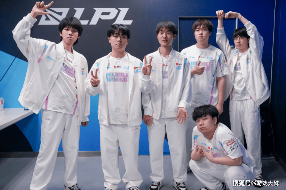 针对性这么明显？BLG戰(zhàn)胜IG后，B站悄悄取消IG戰(zhàn)队的(de)蓝标