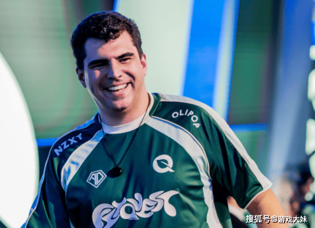 S15比赛FLY禁用(yòng)了5位女(nǚ)英雄，女(nǚ)博主公开质疑，指责他(tā)们性别歧视