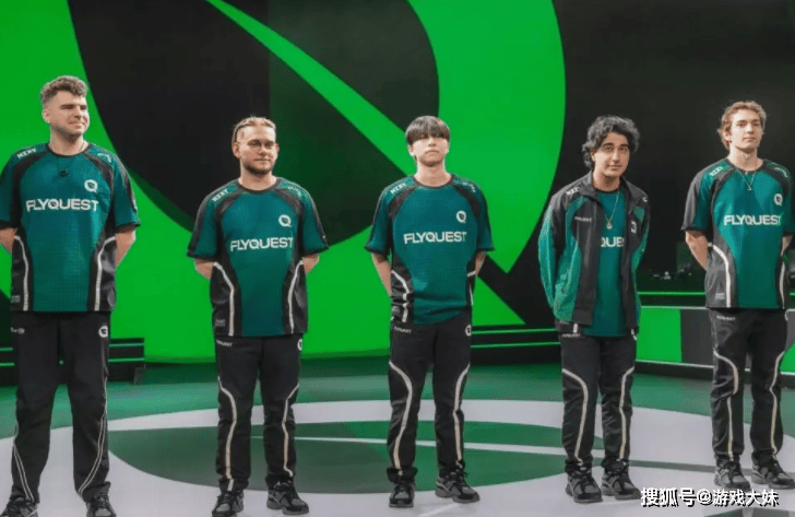 S15比赛FLY禁用(yòng)了5位女(nǚ)英雄，女(nǚ)博主公开质疑，指责他(tā)们性别歧视