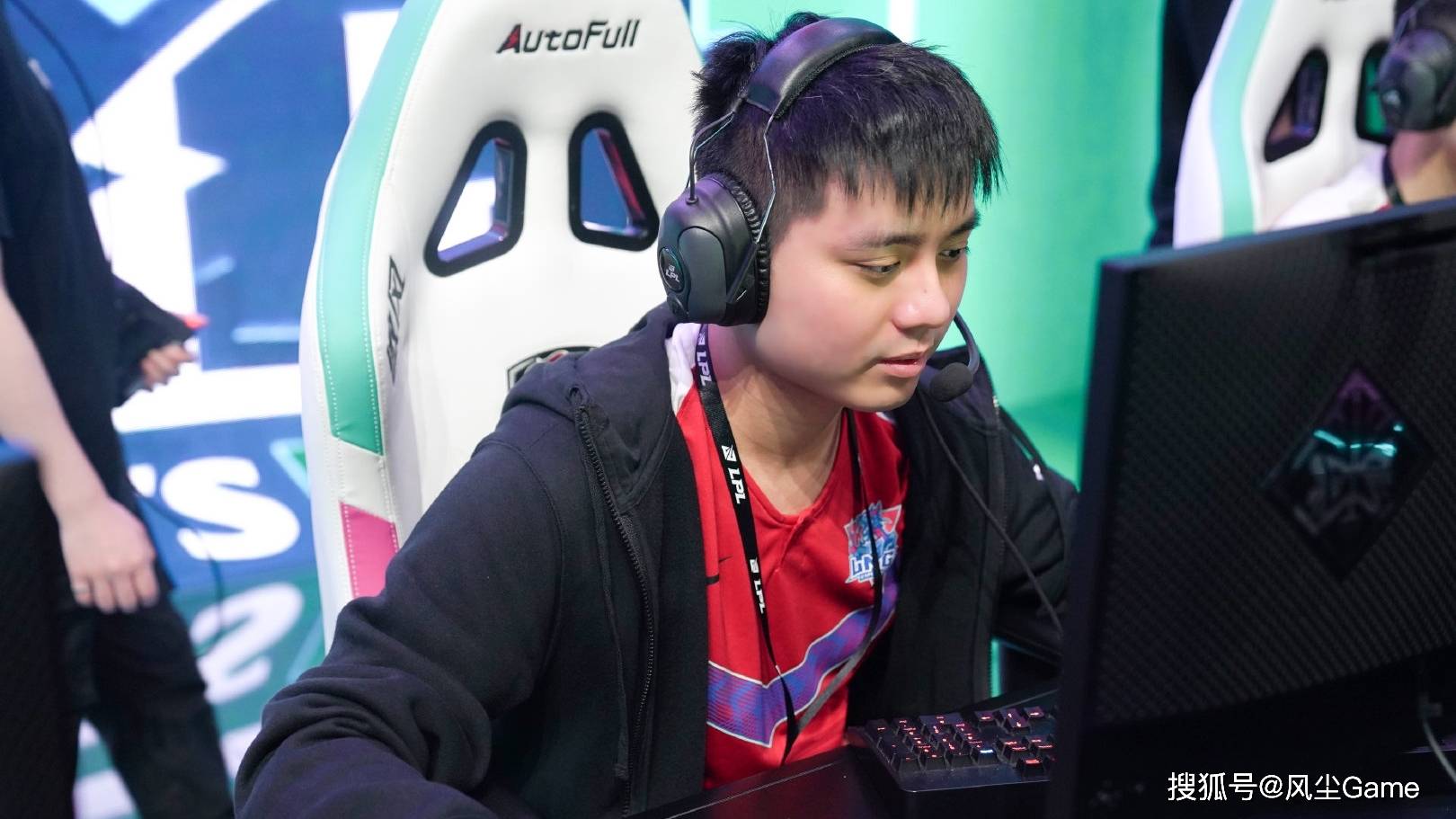 LOL全华班(bān)晋级世界賽(sài)！Karsa泪洒賽(sài)场，FoFo：我真(zhēn)的有罪？