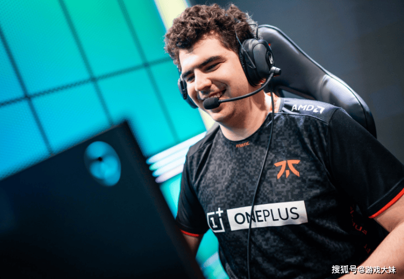 LOL选手吐槽女性生理期，镜头被全部剪掉，如今战队宣布将他开除