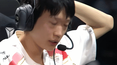 LPL上演绝望(wàng)一(yī)幕！解说現(xiàn)场痛哭，二路哀声一(yī)片，真正的末日来了