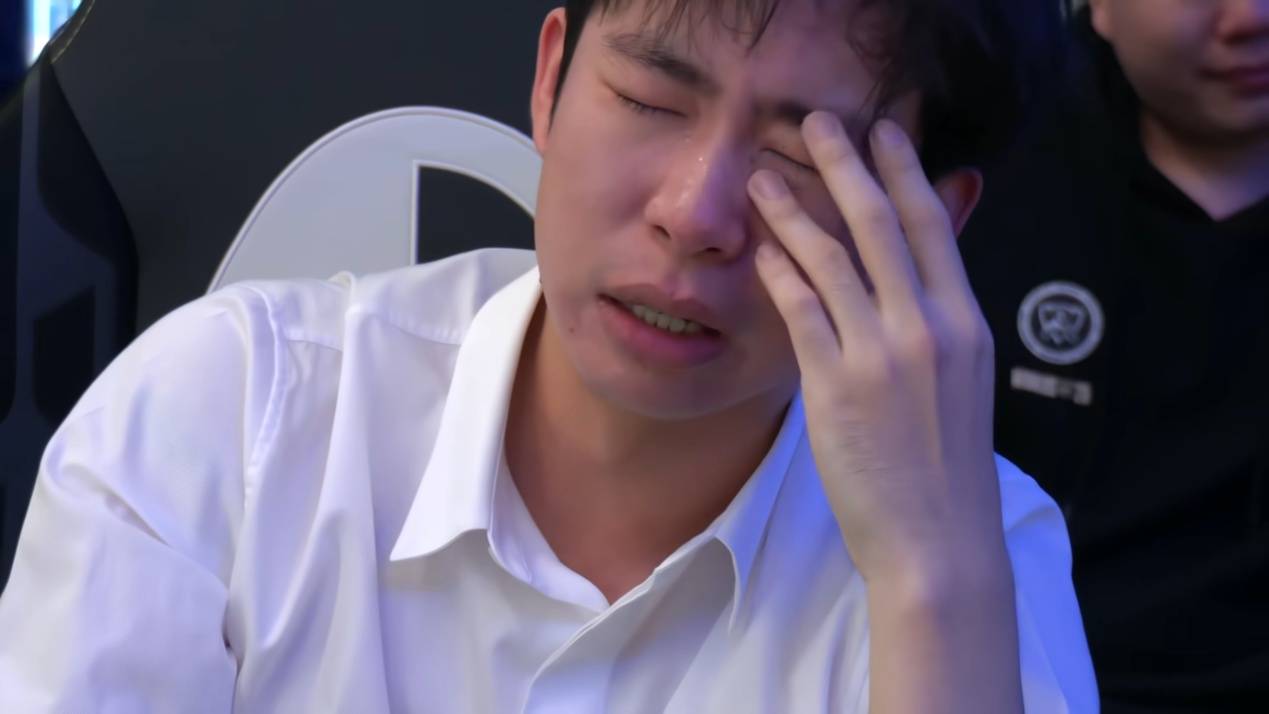 LPL上演绝望(wàng)一(yī)幕！解说現(xiàn)场痛哭，二路哀声一(yī)片，真正的末日来了