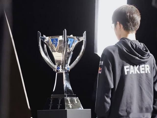 英雄(xióng)联盟又要“凉”了？游戏史(shǐ)上最成功的电竞比赛是怎样炼成的？