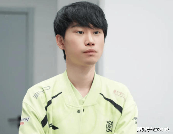 LOL热度严重下滑，多位职业选手都不想播了，纷纷直播玩其他游戏