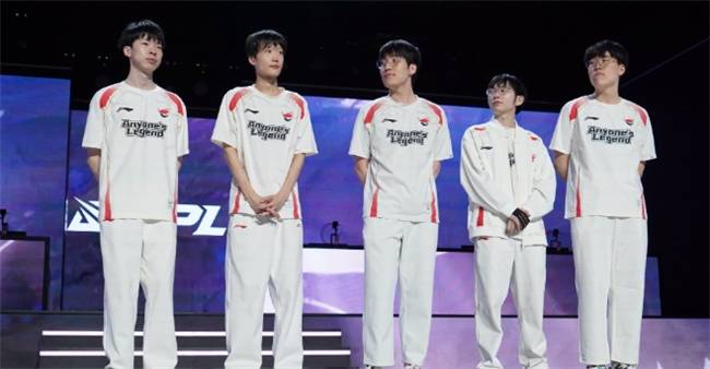 【一(yī)竞技1JingJi】LOL：FPX官宣退出LPL赛事 369大概率休息AL全员续约