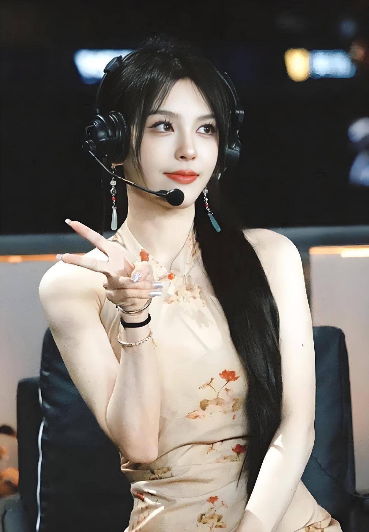 解说Rita那(nà)么漂亮，为什么沒(méi)有职业选手和(hé)解说追求她？