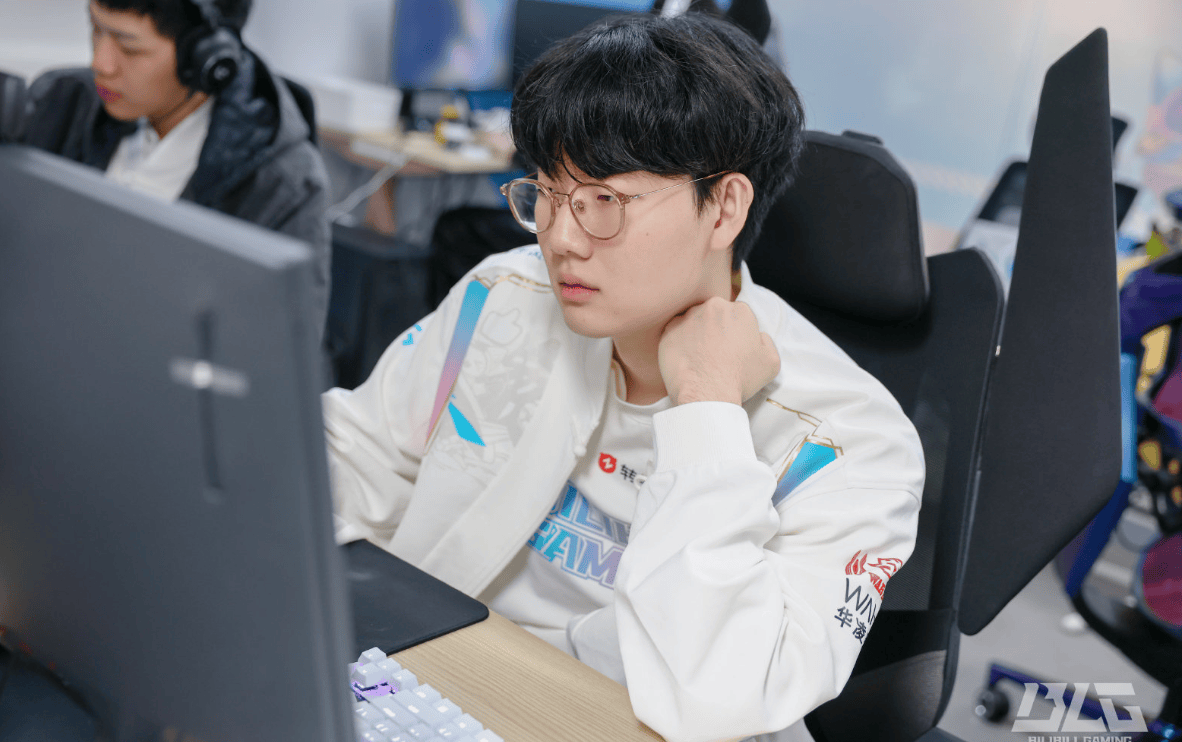 资讯：Knight谈BLG全队德杯当演员演自己！他去了随便夺冠