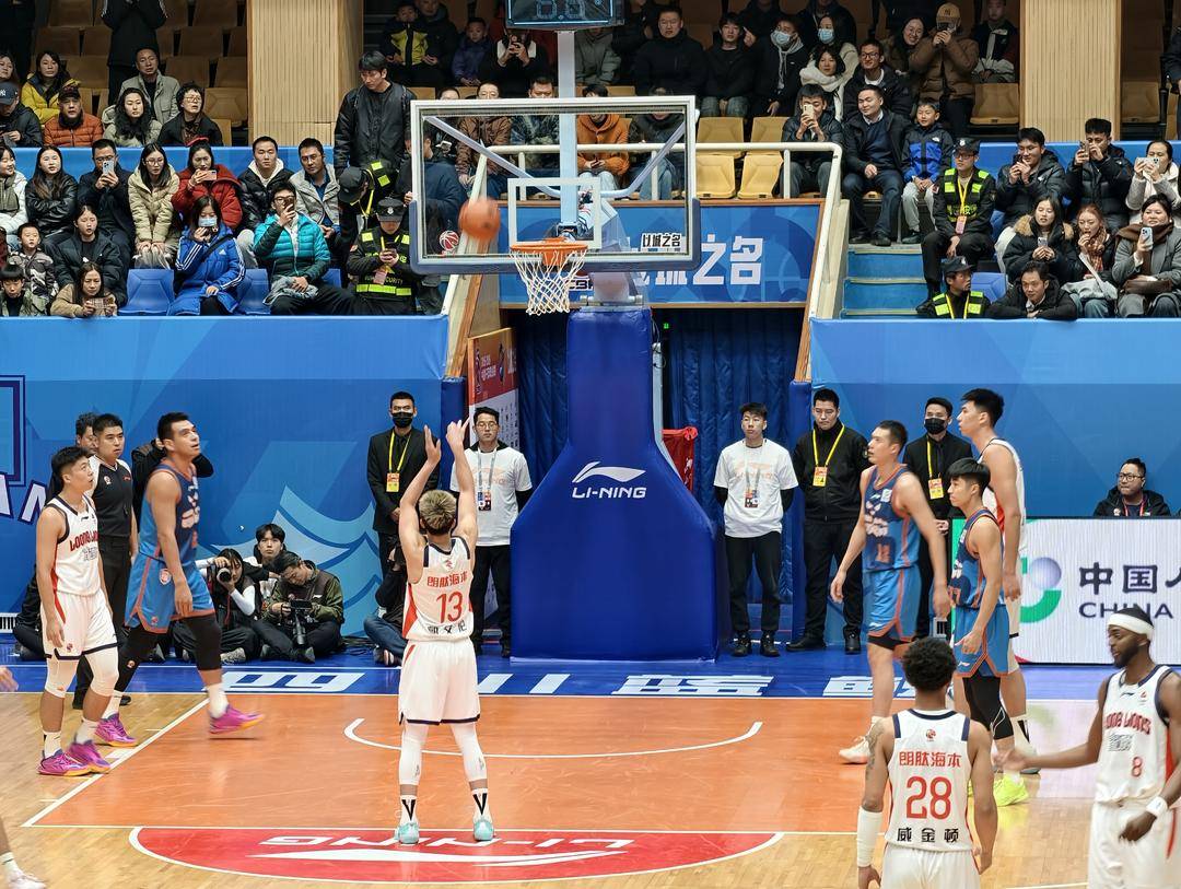 CBA首轮开赛，四川男篮“全华班”出战不敌广州隊(duì)